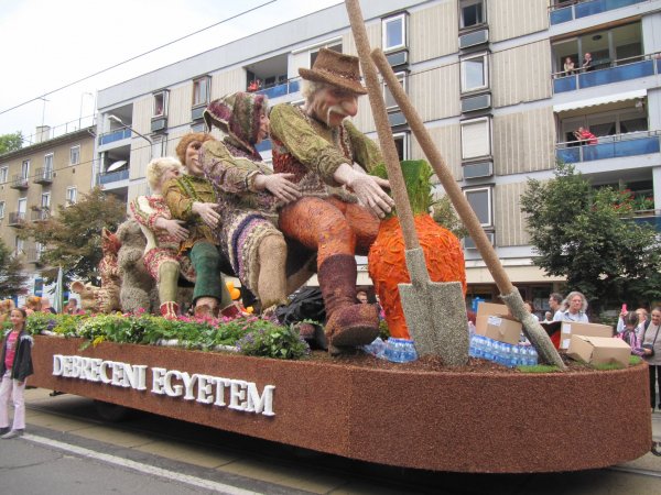 A répamese nagyapójának figurájának arcvoásait Bálint Györgyről, a legendás Bálint gazdáról formázta a mester