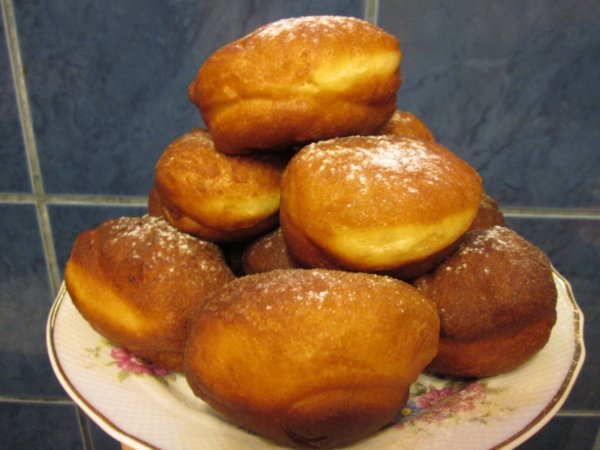 Mákkal, dióval töltött fánk